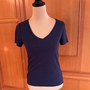 Lilly Pulitzer v neck tee-navy blue-size small